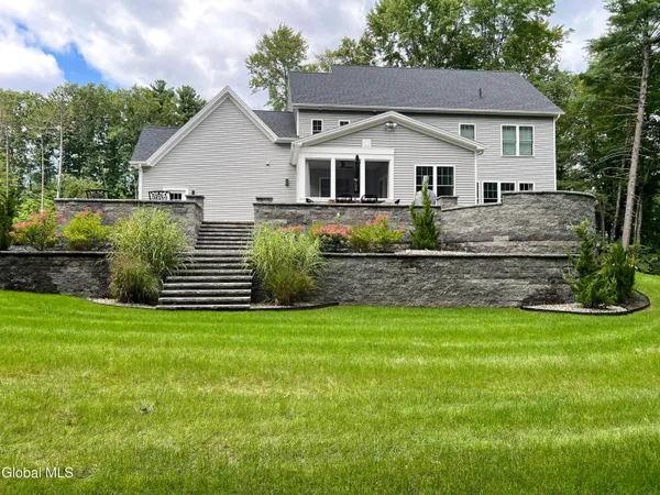 $949,900 | 10 Jennifer Lane, Ballston Spa, NY 12020