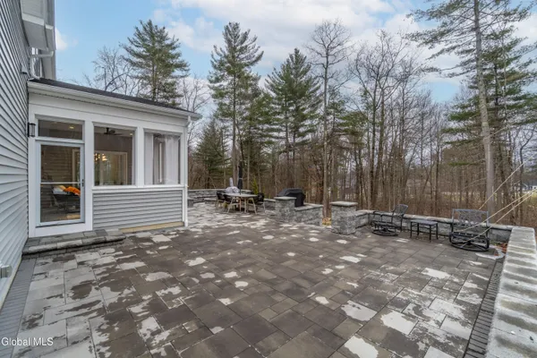 $949,900 | 10 Jennifer Lane, Ballston Spa, NY 12020