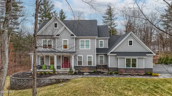 $949,900 | 10 Jennifer Lane, Ballston Spa, NY 12020