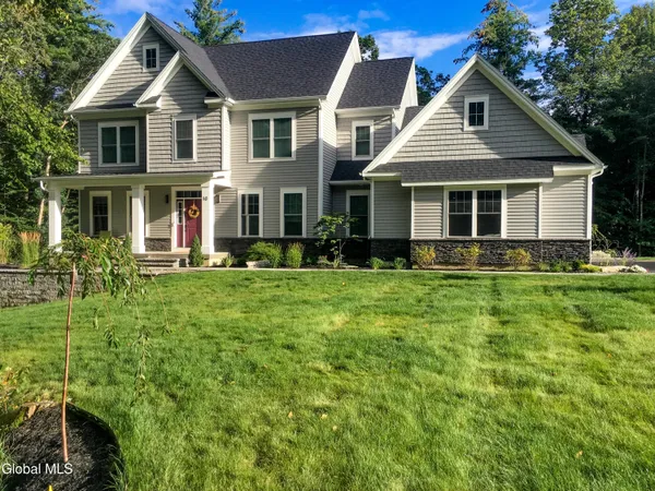 $949,900 | 10 Jennifer Lane, Ballston Spa, NY 12020