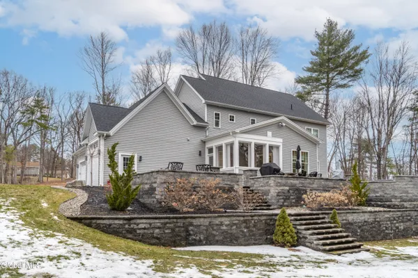 $949,900 | 10 Jennifer Lane, Ballston Spa, NY 12020