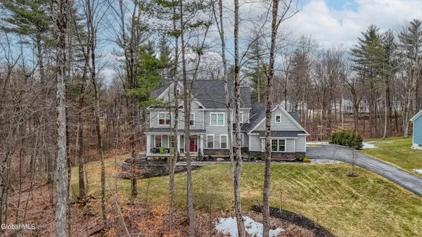 $949,900 | 10 Jennifer Lane, Ballston Spa, NY 12020