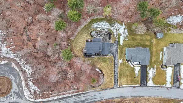 $949,900 | 10 Jennifer Lane, Ballston Spa, NY 12020