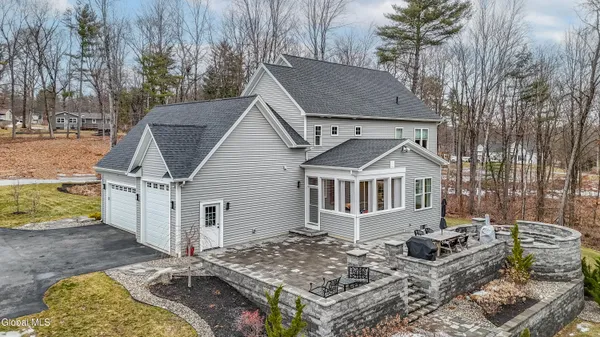 $949,900 | 10 Jennifer Lane, Ballston Spa, NY 12020