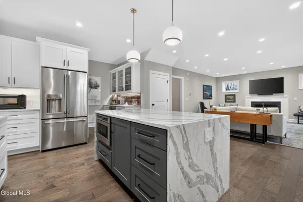 $949,900 | 10 Jennifer Lane, Ballston Spa, NY 12020