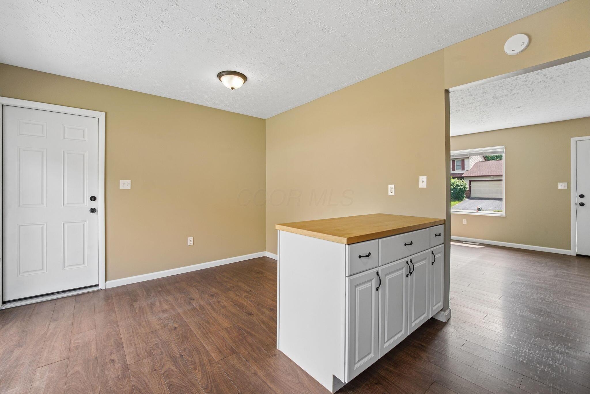 4909 Dunlap Road Columbus, OH 43229 - Photo 9 of 38 9-web-or-mls-4909-dunlap-rd