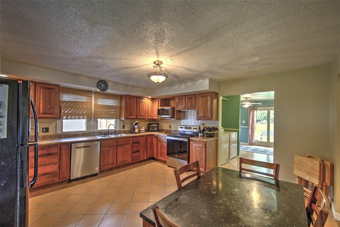 3740 East Greenhill Road Decatur, IL 62521 - Photo 8 of 29