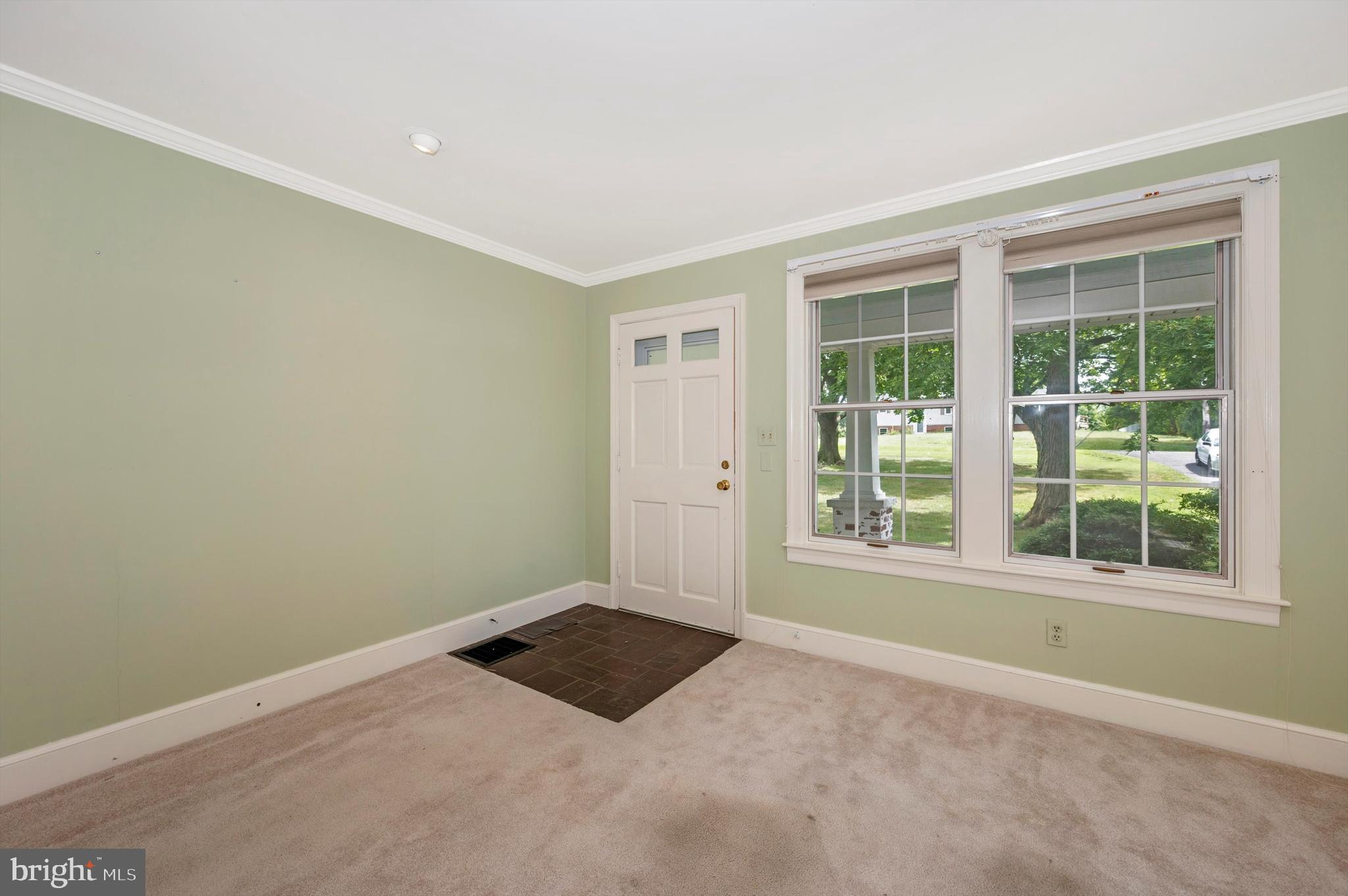 5942 Quinn Road Frederick, MD 21701 - Photo 3 of 57 Entry foyer