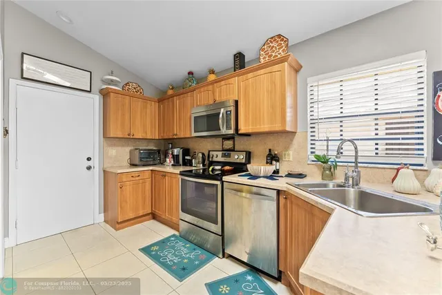 $460,000 | 6803 Bitterbush Place, Boynton Beach, FL 33472