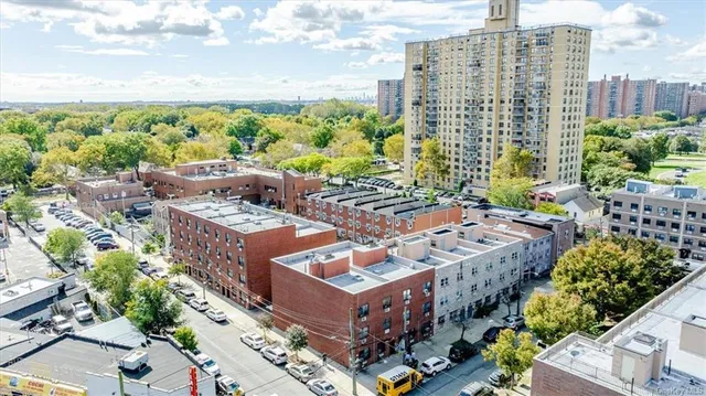 $1,150,000 | 1696 Banyer Place | Soundview