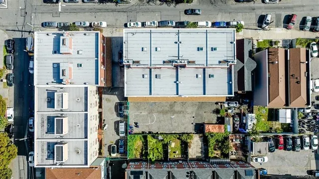 $1,150,000 | 1696 Banyer Place | Soundview