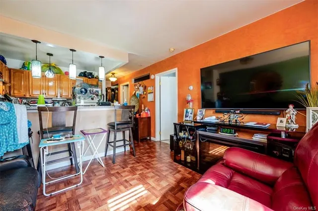 $1,150,000 | 1696 Banyer Place | Soundview