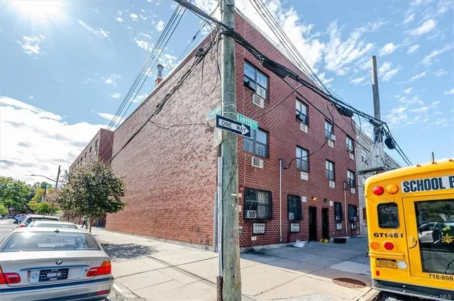 $1,150,000 | 1696 Banyer Place | Soundview