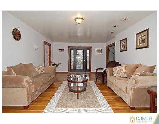 35 Overhill Road East Brunswick, NJ 08816 - Photo 2 of 22 Gallery Image 2