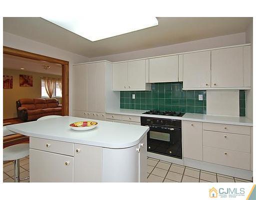 35 Overhill Road East Brunswick, NJ 08816 - Photo 4 of 22 Gallery Image 4