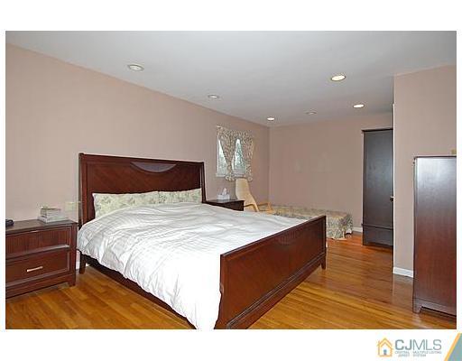 35 Overhill Road East Brunswick, NJ 08816 - Photo 5 of 22 Gallery Image 5