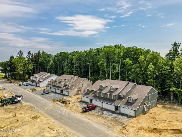 $370,000 | 144 Carriage Boulevard, Rotterdam, NY 12306