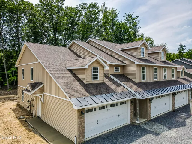 $370,000 | 144 Carriage Boulevard, Rotterdam, NY 12306