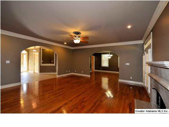 315 Christopher Cove Sterrett, AL 35147 - Photo 7 of 32