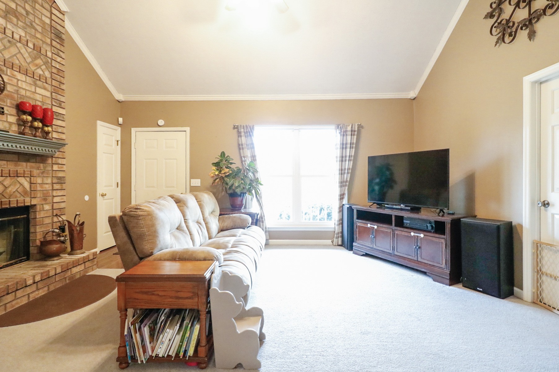 2279 South Williams Road Greenbrier, TN 37073 - Photo 8 of 28 a living room with furniture and a flat screen tv