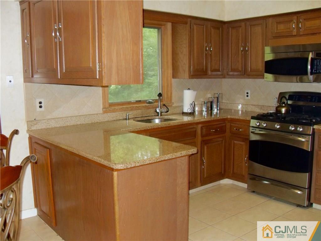 14 Alexander Road East Brunswick, NJ 08816 - Photo 4 of 19 Gallery Image 4