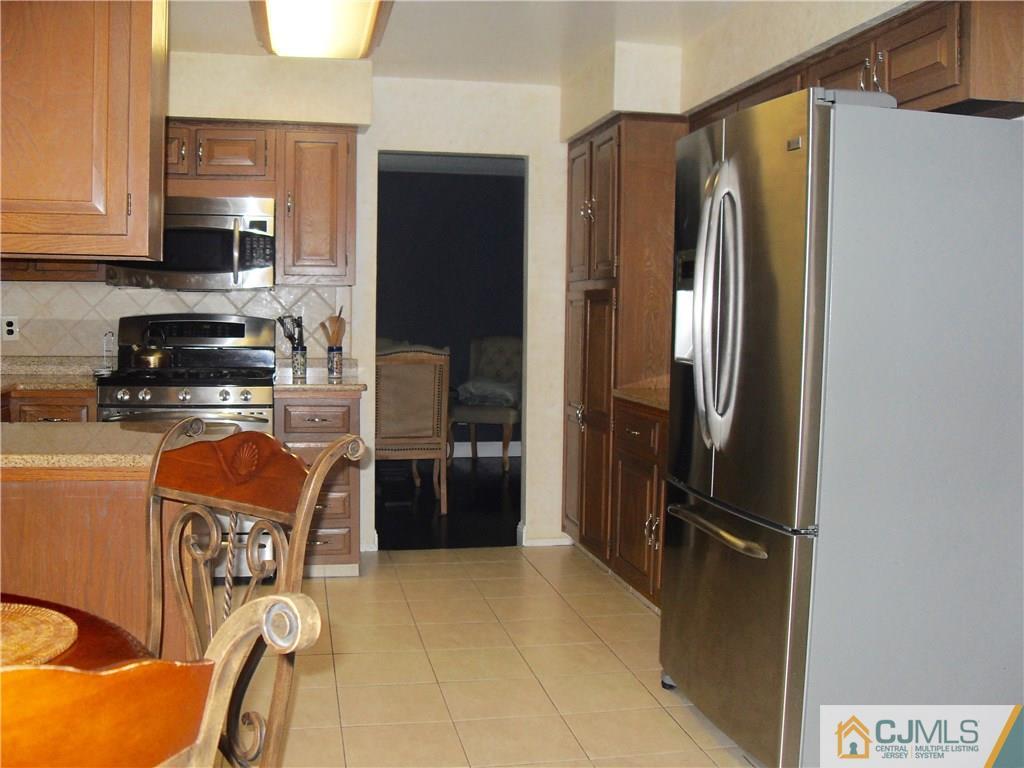 14 Alexander Road East Brunswick, NJ 08816 - Photo 5 of 19 Gallery Image 5