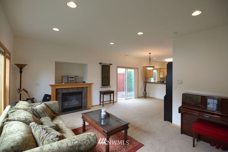 18900 108th Lane Southeast Renton, WA 98055 - Photo 2 of 12 Gallery Image 2