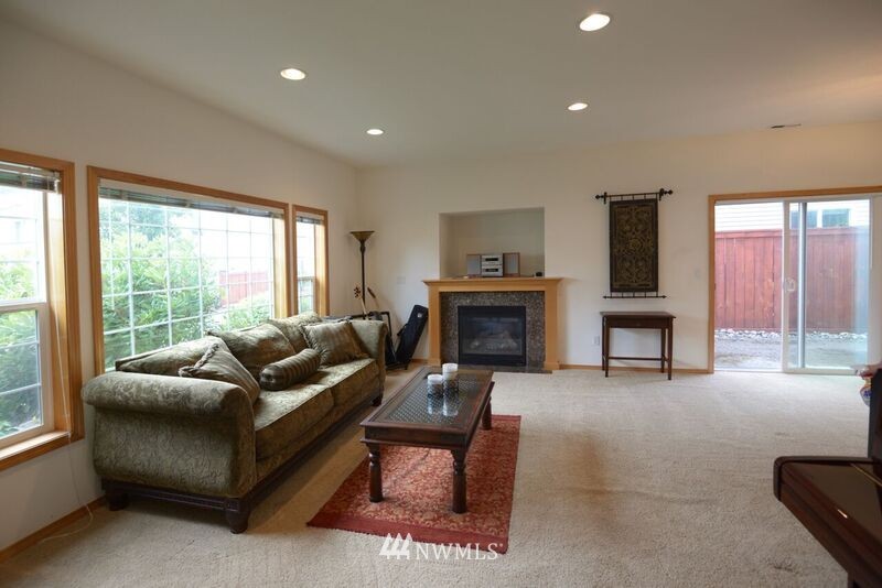 18900 108th Lane Southeast Renton, WA 98055 - Photo 3 of 12 Gallery Image 3