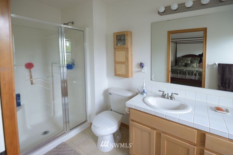 18900 108th Lane Southeast Renton, WA 98055 - Photo 7 of 12 Gallery Image 7