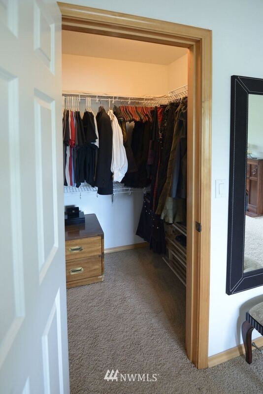 18900 108th Lane Southeast Renton, WA 98055 - Photo 8 of 12 Gallery Image 8