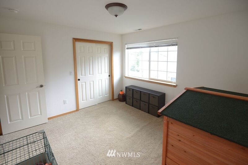 18900 108th Lane Southeast Renton, WA 98055 - Photo 9 of 12 Gallery Image 9