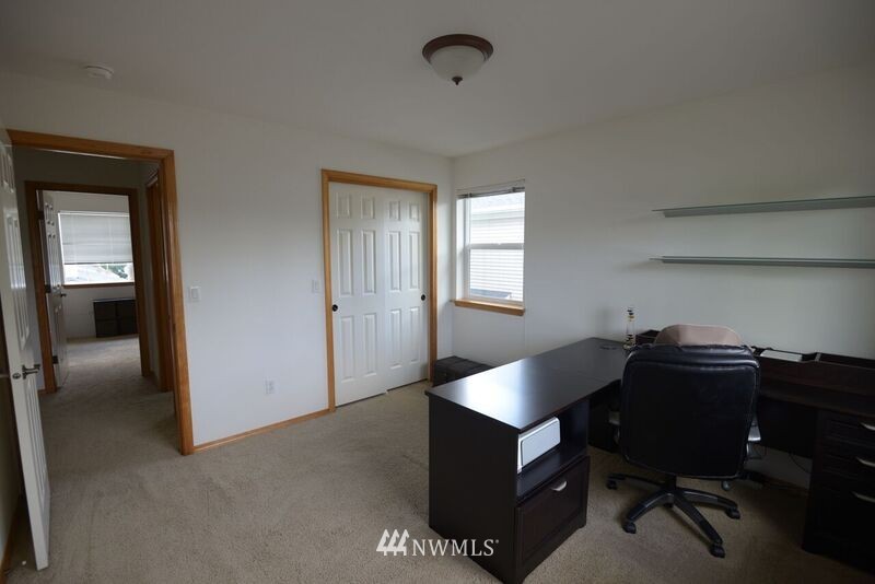 18900 108th Lane Southeast Renton, WA 98055 - Photo 10 of 12 Gallery Image 10