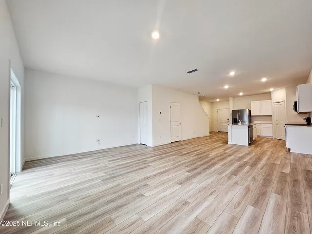 $2,000 | 1653 Garden Grove Court, Jacksonville, FL 32277