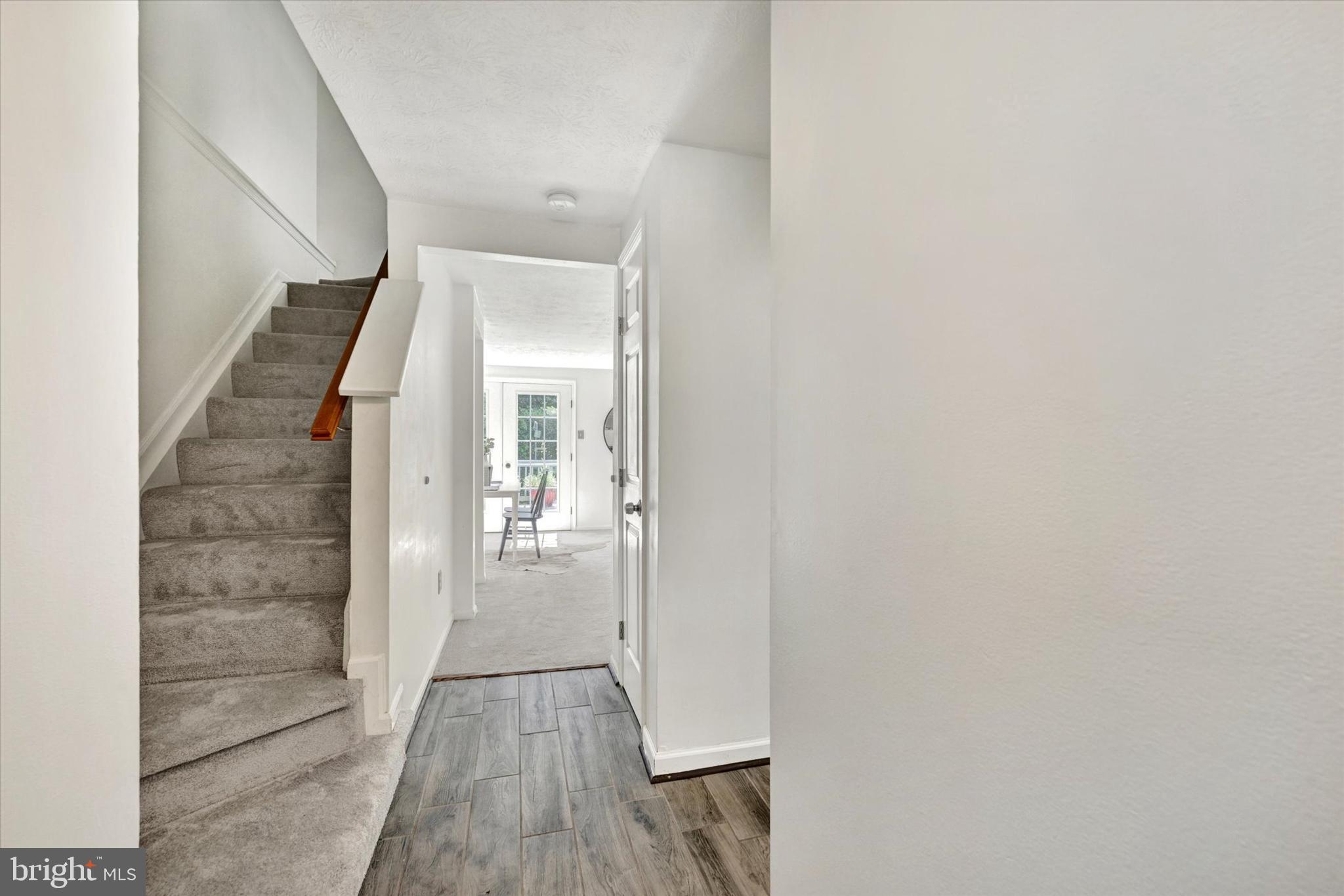 7767 Paddock Way Baltimore, MD 21244 - Photo 3 of 32