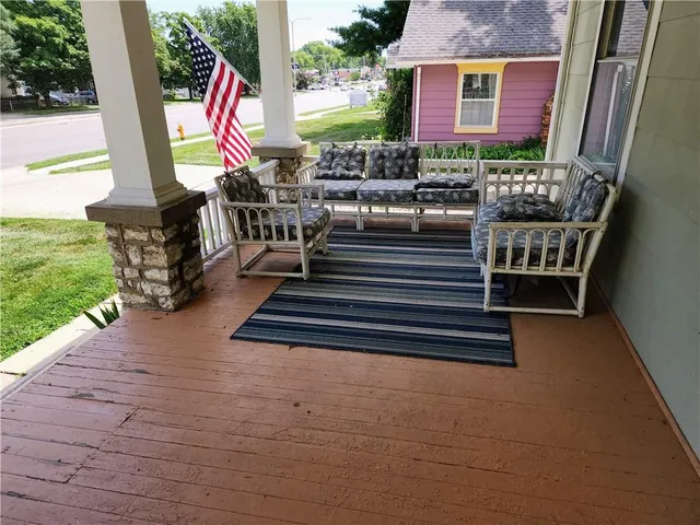 $255,000 | 1100 South Noland Road, Independence, MO 64050