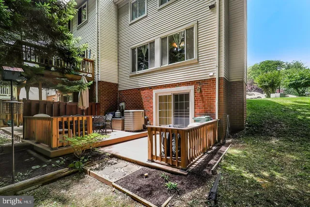 a view of a house with backyard and porch