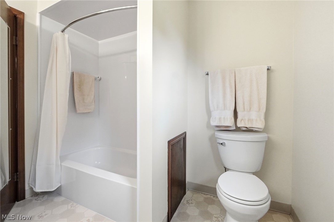 13176 Whitney Road Strongsville, OH 44136 - Photo 23 of 50 Full bathroom on 2nd floor