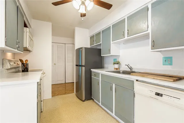 $99,900 | 805 Westage At The Harbor, Irondequoit, NY 14617