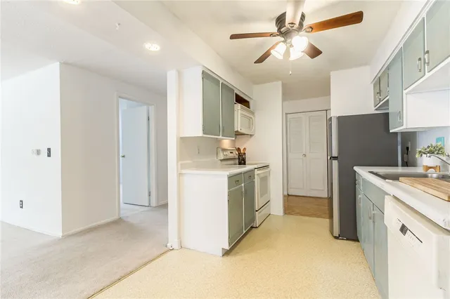 $99,900 | 805 Westage At The Harbor, Irondequoit, NY 14617