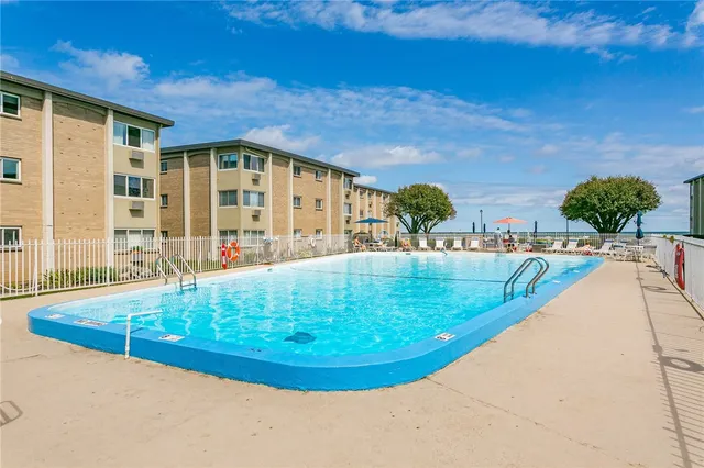 $99,900 | 805 Westage At The Harbor, Irondequoit, NY 14617