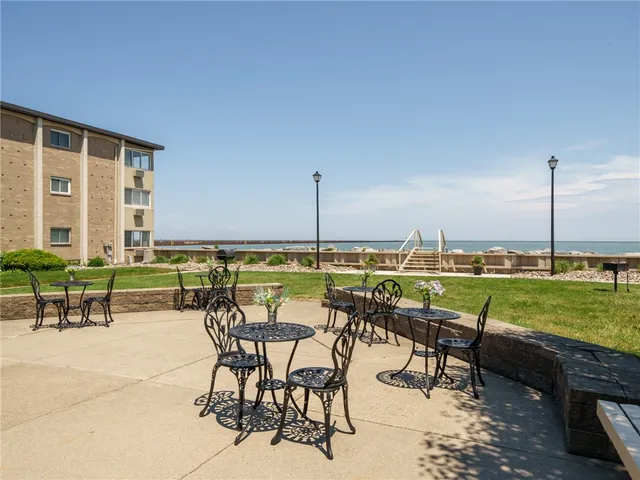 $99,900 | 805 Westage At The Harbor, Irondequoit, NY 14617