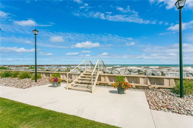 $99,900 | 805 Westage At The Harbor, Irondequoit, NY 14617