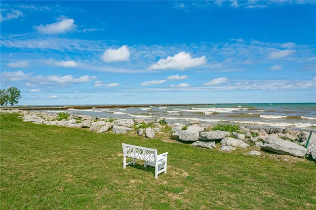 $99,900 | 805 Westage At The Harbor, Irondequoit, NY 14617