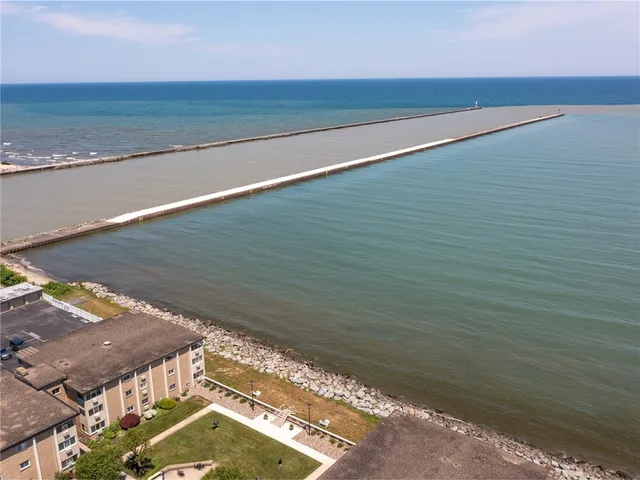 $99,900 | 805 Westage At The Harbor, Irondequoit, NY 14617