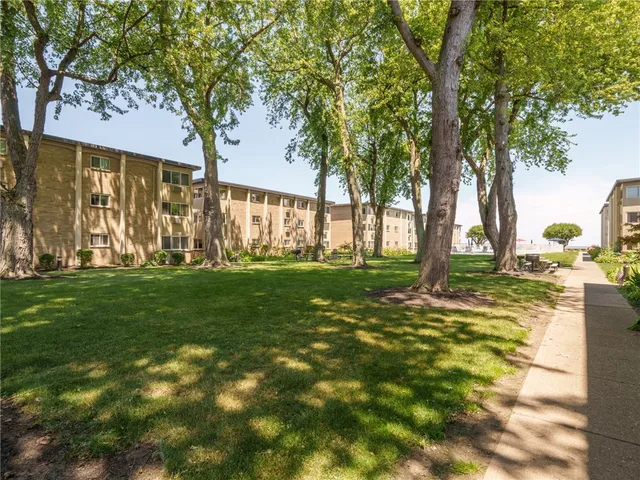 $99,900 | 805 Westage At The Harbor, Irondequoit, NY 14617