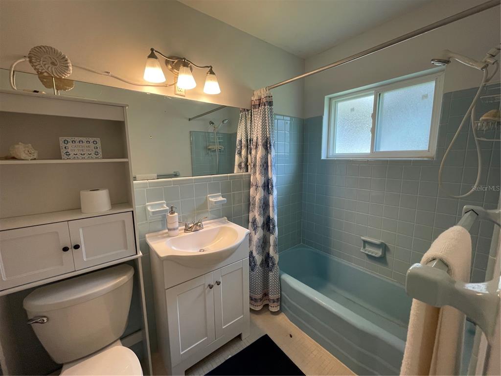 11636 Osceola Road Dunnellon, FL 34431 - Photo 25 of 34 a bathroom with a sink toilet tub and shower