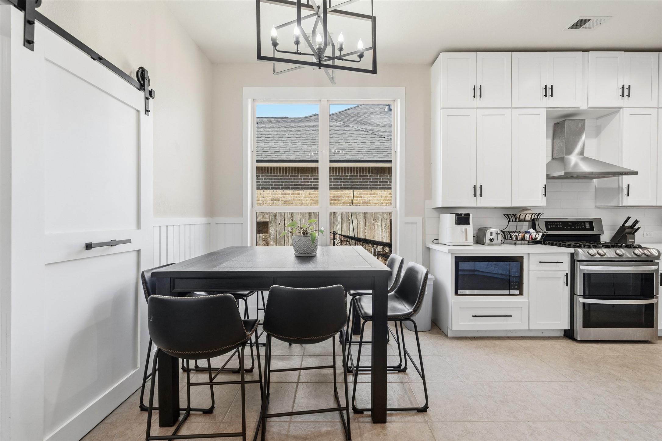 8111 Little Scarlet Street Conroe, TX 77385 - Photo 5 of 24