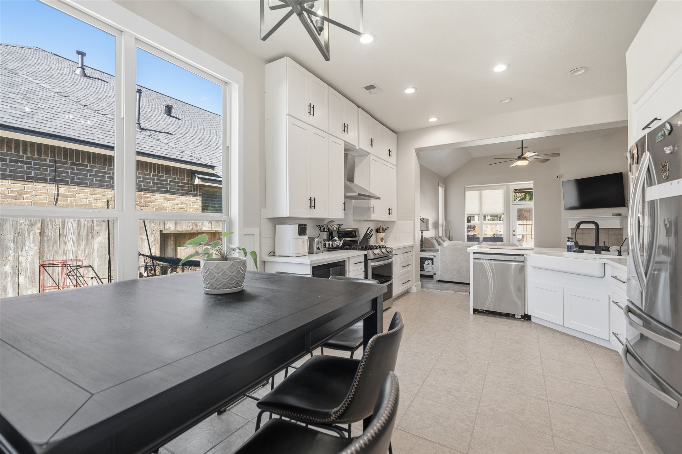 8111 Little Scarlet Street Conroe, TX 77385 - Photo 6 of 24