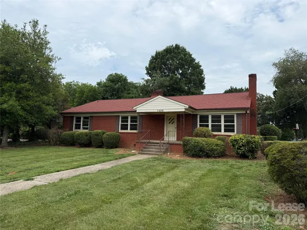 $1,500 | 1225 Davie Avenue, Statesville, NC 28677