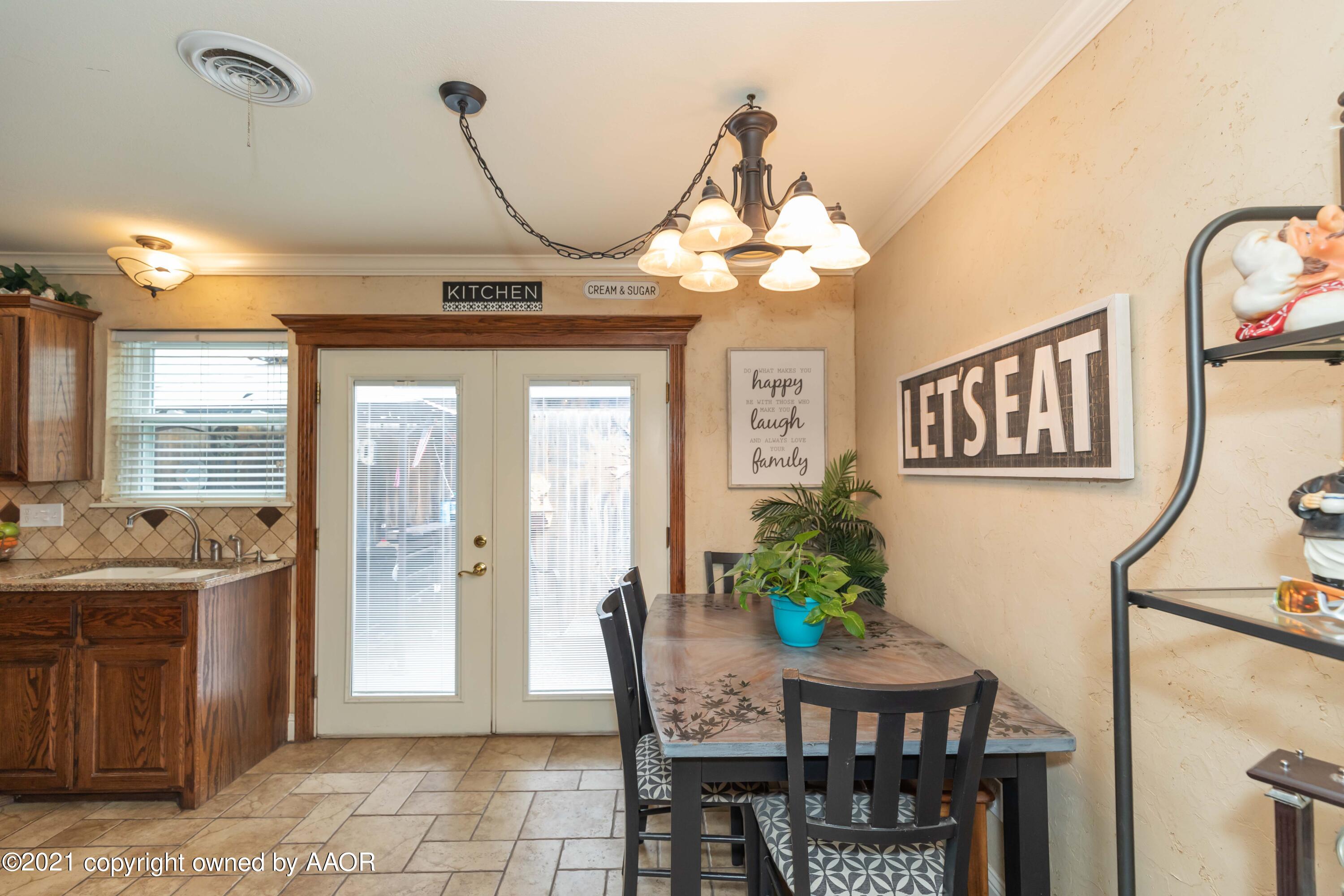 2808 John Drive Amarillo, TX 79110 - Photo 11 of 39 DINING VIEW 1